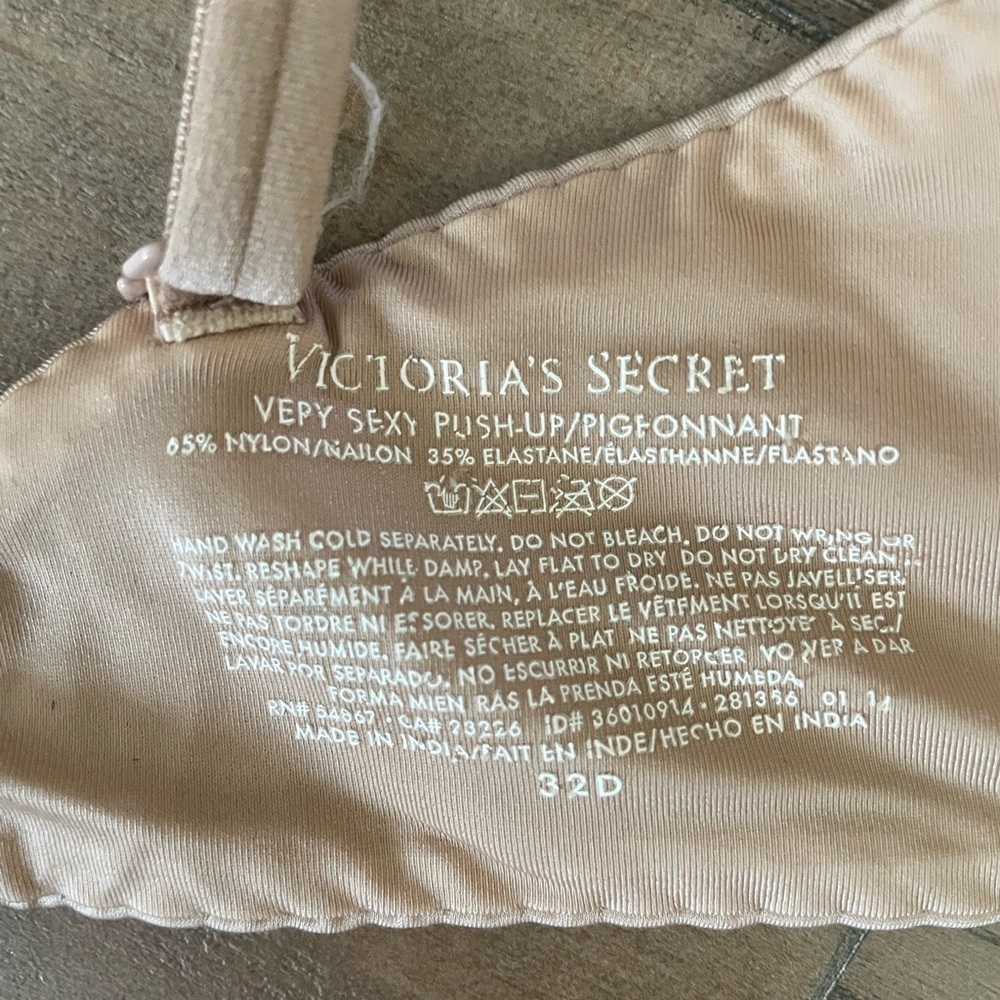 Victoria’s Secret Very Sexy Push-Up, Nude Bra, 32D - Picture 3 of 4